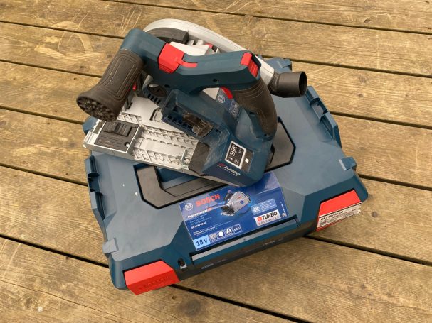 Akku-Tauchsäge von Bosch Professional.