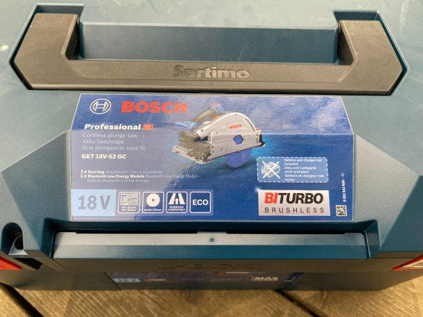 Bosch Akku-Tauchsäge, Modell mit 18V und Turbo-Technologie.