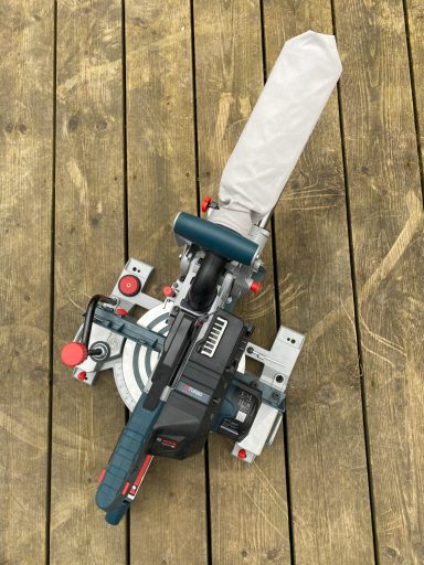 Akku-Kapp- und Gehrungssäge